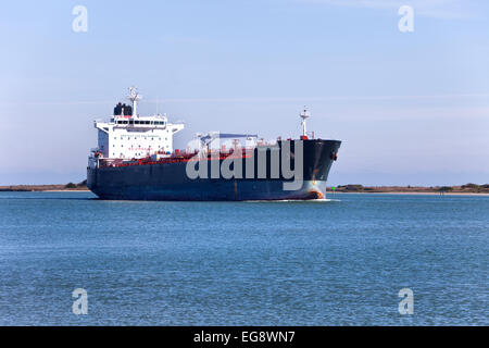 Petroleum Tanker unterwegs, Corpus Christi Fahrrinne. Stockfoto