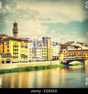 Blick auf Florenz in der Nähe von Ponte Vecchio Brücke, Italien Stockfoto