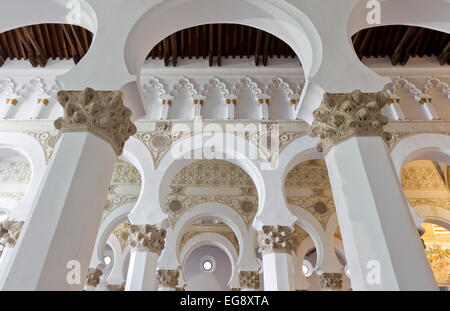 Santa Maria la Blanca, ein nationales Denkmal und herrlichen Details der Mudéjar-Architektur. Stockfoto