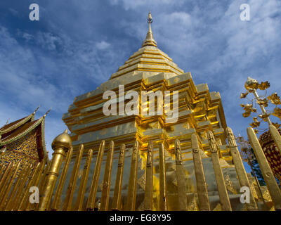 Goldene Stuppa am Tempel Doi Suthep, Chiang Mai, Thailand Stockfoto