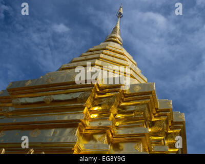 Goldene Stuppa am Tempel Doi Suthep, Chiang Mai, Thailand Stockfoto