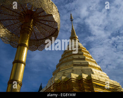 Goldene Stuppa am Tempel Doi Suthep, Chiang Mai, Thailand Stockfoto