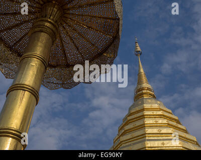 Goldene Stuppa am Tempel Doi Suthep, Chiang Mai, Thailand Stockfoto