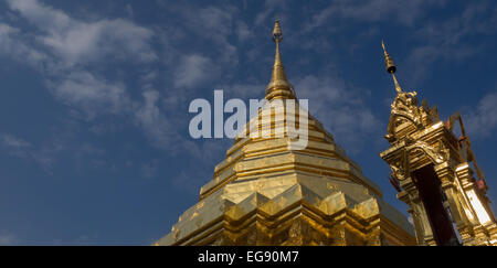 Goldene Stuppa am Tempel Doi Suthep, Chiang Mai, Thailand Stockfoto