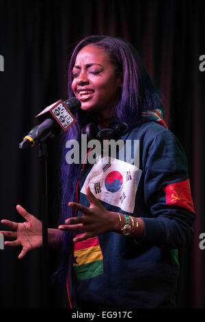 Bala Cynwyd, Pennsylvania, USA. 19. Februar 2015. R&B Sänger, Songwriter, JUSTINE SKYE führt in die IHeart Studios im Power 99 FM in Bala Cynwyd Pa.JUSTINE SKYE trat ihre neue hit single "Collide" Credit: Ricky Fitchett/ZUMA Draht/Alamy Live News Stockfoto