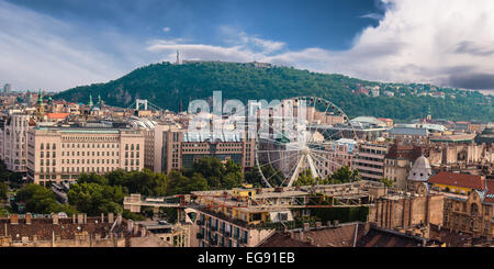 Budapest, Ungarn, Panorama und Blick auf die Zitadelle betrachtet von den wichtigsten Budapest Basilika Stockfoto