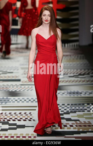 Somerset House, London UK. 19. Februar 2015. Nicola Roberts den Catwalk Fashion For Relief zeigen Credit: Chris Yates/Alamy Live News Stockfoto