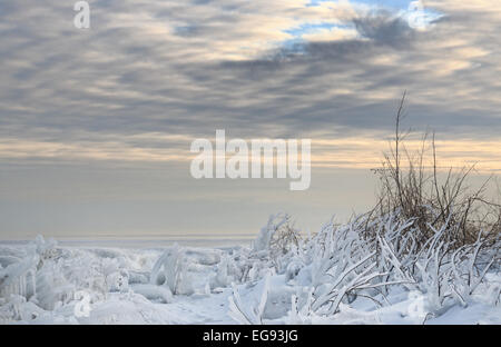 Ufer des Lake Ontario in Toronto einen Zeitraum Tiefkühltruhe eingefroren. Stockfoto