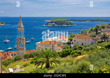 Insel Hvar Natur und Architektur, mit Paklinski Inseln Hintergrund, Dalmatien, Kroatien Stockfoto