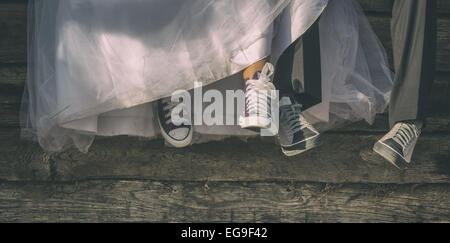 Low-Bereich des Brautpaar im Canvas-Schuhe Stockfoto