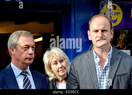 Douglas Carswell MP und Nigel Farage besuchen Rochester zum Öffnen eines neuen Büros auf der High Street und Mark Reckless voraus zu unterstützen Stockfoto