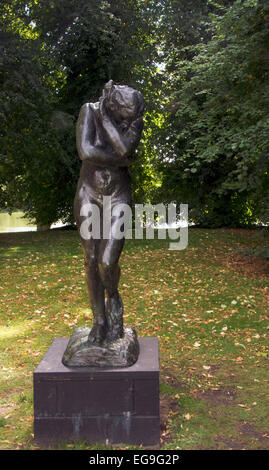 WARWICKSHIRE; COMPTON VERNEY; RODINS SKULPTUR 'EVE' Stockfoto