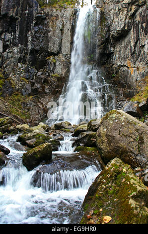 Schöner Anblick - Wasserfälle fallen. Stockfoto