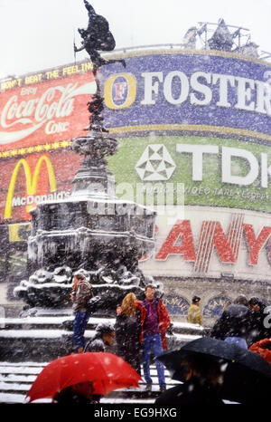 Eros im Schnee. Piccadilly Circus. London. England. UK. Ca. 80er Stockfoto