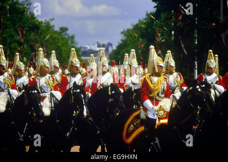 Mitglieder der Haushalt Kavallerie an Trooping die Farbe. Die Mall. London. VEREINIGTES KÖNIGREICH. Ca. 80er Jahre Stockfoto