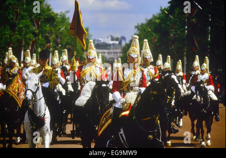 Trooping die Farbe. Der Haushalt Kavallerie-Regiment Parade über The Mall. London. UK Stockfoto