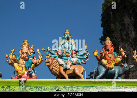 Statuen am Sri Maha Mariamman Tempel in den Batu-Höhlen in Kuala Lumpur, Malaysia. Stockfoto