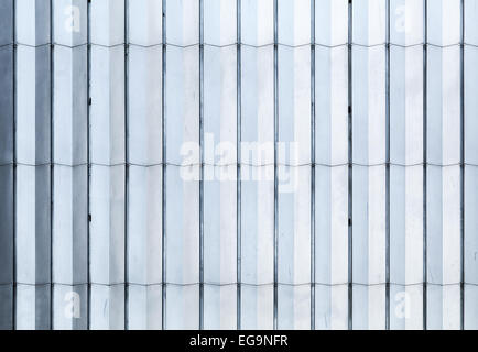 Glänzende blaue und weiße Metallwand Oberfläche, abstrakte Foto Hintergrundtextur Stockfoto