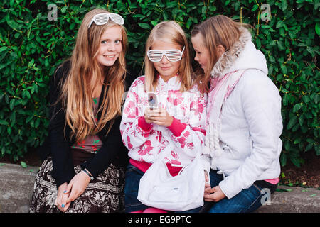 Drei isländische Mädchen beim Sommerfest, Dalvik, Island Stockfoto