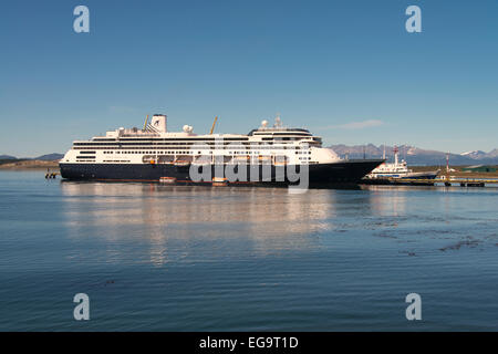 MS Zaandam festgemacht in Ushuaia am Beagle-Kanal Stockfoto