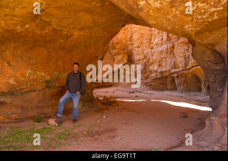 Wanderer am Stadsaal Höhlen, Cederberg Wilderness, Südafrika Stockfoto