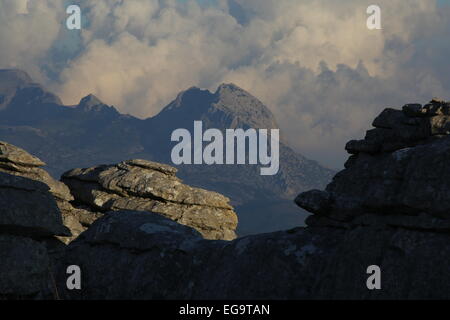 El Torcal, Wolken über Sierra Tejeda Stockfoto