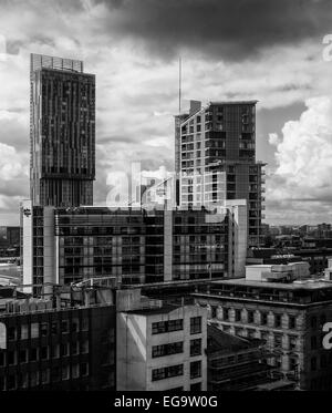 Hohe Blick über den Dächern von Manchester Dachlandschaft in Richtung betham Turm Stockfoto