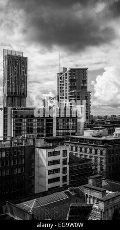 Hohe Blick über den Dächern von Manchester Dachlandschaft in Richtung betham Turm Stockfoto