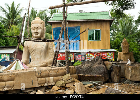 Eine Buddha-Statue basteln Workshop in Kambodscha, Asien. Stockfoto