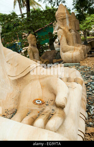 Buddha Statue Stein Handwerk Werkstatt Handwerker Asien. Stockfoto