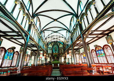 Die einzigartige Holzkirche in Kon Tum, Vietnam, Asien. Stockfoto