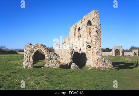 Ein Blick auf die Ruinen der mittelalterlichen Kloster Greyfriars in Dunwich, Suffolk, England, Vereinigtes Königreich. Stockfoto