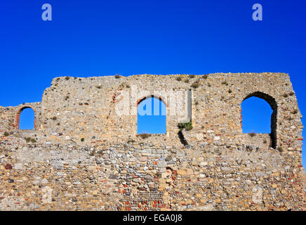 Detail der zerstörten Mauer am Greyfriars mittelalterliche Kloster in Dunwich, Suffolk, England, Vereinigtes Königreich. Stockfoto