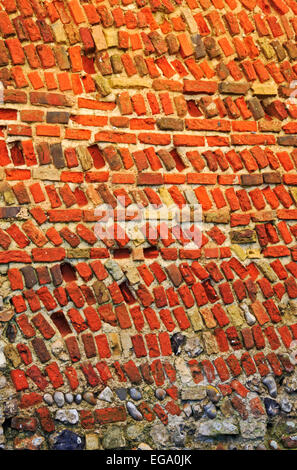 Ein Beispiel für Mauerwerk in den Ruinen von Greyfriars mittelalterliche Kloster in Dunwich, Suffolk, England, Vereinigtes Königreich. Stockfoto