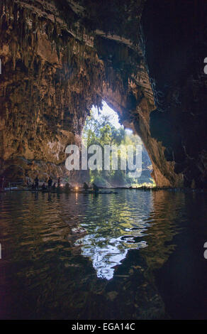 Erkundung der Höhle Tham Lod, Pang Mapha Thailand Stockfoto