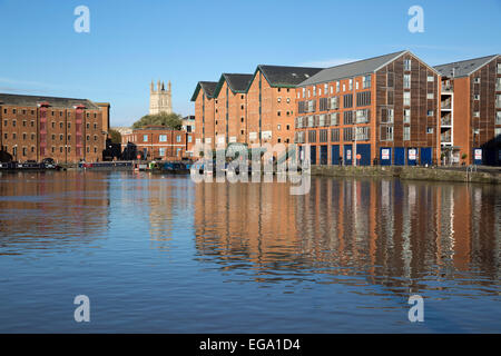 Ehemaligen Lagerhallen und Kathedrale von Gloucester, Gloucester Quays, Gloucester, Gloucestershire, England, Vereinigtes Königreich, Europa Stockfoto