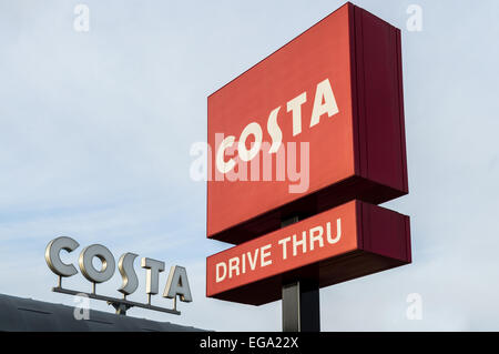 Costa Coffeeshop und Drive-in am Schloss Marina Retail Park, Schloss Bridge Road, Nottingham, NG7 1GX, Vereinigtes Königreich. Am 20. Stockfoto