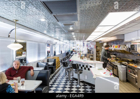 Pennys Diner, einem traditionellen Eisenbahn Auto Stil american Diner in Alpine, Texas, USA Stockfoto