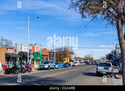 Geschäfte und Restaurants auf der alten Route 66 in der historischen Straße 6. Bezirk, Amarillo, Texas, USA Stockfoto