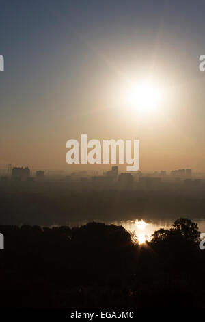 Blick auf Kiew bei Sonnenaufgang Stockfoto