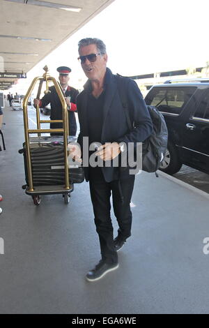 Pierce Brosnan am Los Angeles International Airport (LAX) mit: Pierce Brosnan wo: Los Angeles, California, Vereinigte Staaten von Amerika bei: 18. August 2014 Stockfoto