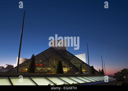ROCK AND ROLL HALL OF FAME (© I M PEI 1995) DOWNTOWN CLEVELAND OHIO USA Stockfoto