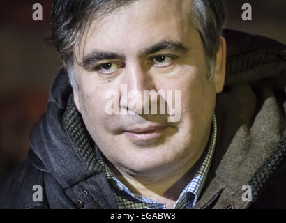 20. Februar 2015 - ehemalige georgische Präsident Mikhail Saakashvili führte International Advisory Board der Reformen unter Präsident Petro Poroshenko--auf dem Unabhängigkeitsplatz in Kiew versammelten sich Bewohner und Besucher zur Teilnahme an Aktivitäten, die zum Gedenken an die Helden des Himmels zu Ehren von Hunderten von Bürgern, die während der Revolution würde ab November 2013 bis Februar 2014 getötet wurden. Bei den Zusammenstößen von Demonstranten und Sicherheitskräften im Februar 2014 im Zentrum Stadt mehr als 100 Menschen getötet. Insgesamt erlitten während Euromajdan 2, 5 Tausend Menschen, 104 von ihnen starben. (Credi Stockfoto