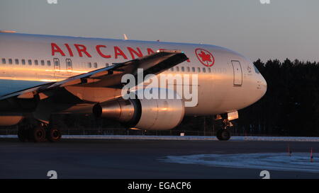 Boeing 767 C-GHLU Air Canada bei YOW Ottawa Kanada, 20. Februar 2015 Stockfoto