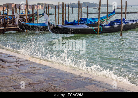 Rauem Wetter bei Flut in St. Marks Platz Venedig. Stockfoto