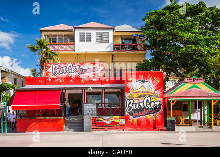 Geschäfte und Restaurants in Philipsburg, Saint Martin, Sint Maarten, Karibik. Stockfoto