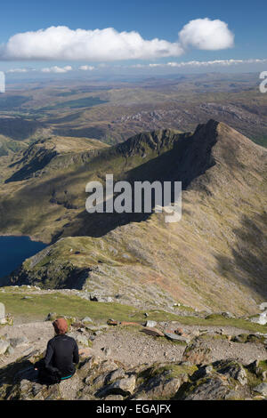 Blick vom Gipfel des Snowdon Llyn Llydaw und Y Lliwedd Ridge, Snowdon, Snowdonia-Nationalpark, Gwynedd, Wales, Vereinigtes Königreich Stockfoto