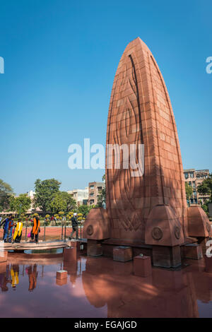 Ein Denkmal an die indische unschuldigen Opfer eines Massakers der britischen Armee bei Jallianwala Bagh, Amritsar am 13. April 1919 Stockfoto