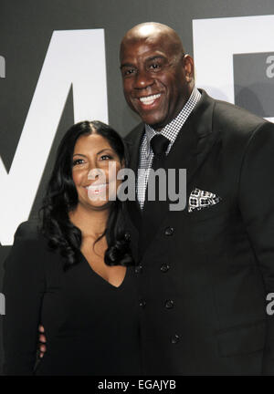 Los Angeles, Kalifornien, USA. 20. Februar 2015. Earlitha 'Cookie' Kelly, Earvin "Magic" Johnson Tom Ford Herbst/Winter 2015 Womenswear Kollektion Präsentation in den Milk Studios in Los Angeles am 20. Februar 2015 teilnehmen. Kalifornien. USA. Bildnachweis: TLeopold/Globe Fotos/ZUMA Draht/Alamy Live-Nachrichten Stockfoto