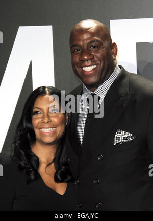 Los Angeles, Kalifornien, USA. 20. Februar 2015. Earlitha 'Cookie' Kelly, Earvin "Magic" Johnson Tom Ford Herbst/Winter 2015 Womenswear Kollektion Präsentation in den Milk Studios in Los Angeles am 20. Februar 2015 teilnehmen. Kalifornien. USA. Bildnachweis: TLeopold/Globe Fotos/ZUMA Draht/Alamy Live-Nachrichten Stockfoto